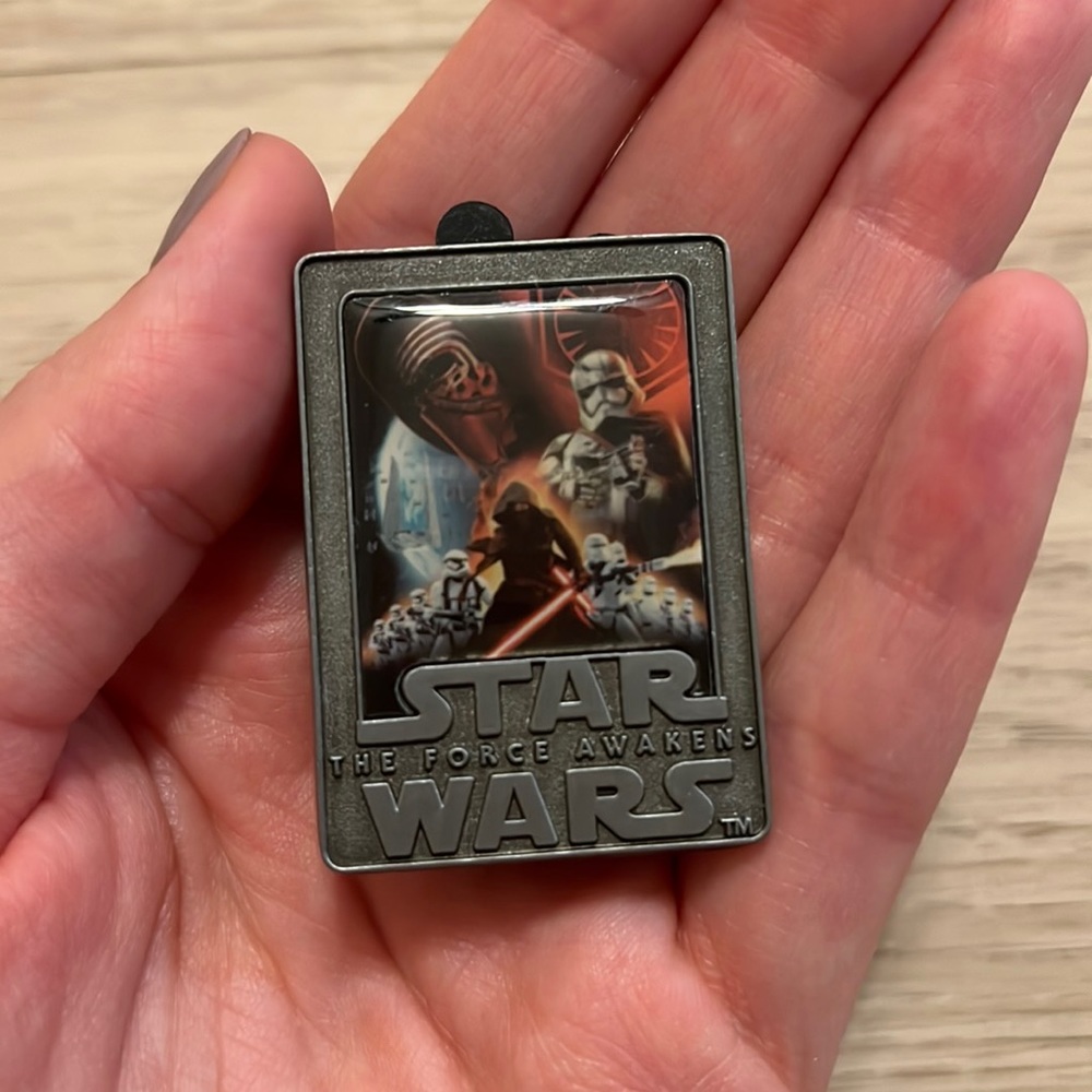 Disney Store Exclusive 2015 Trading Pin - Star Wars the Force Awakens